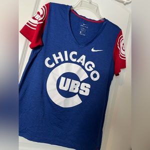 NWOT Women’s Chicago Cubs NIKE Performance Tee - Size L